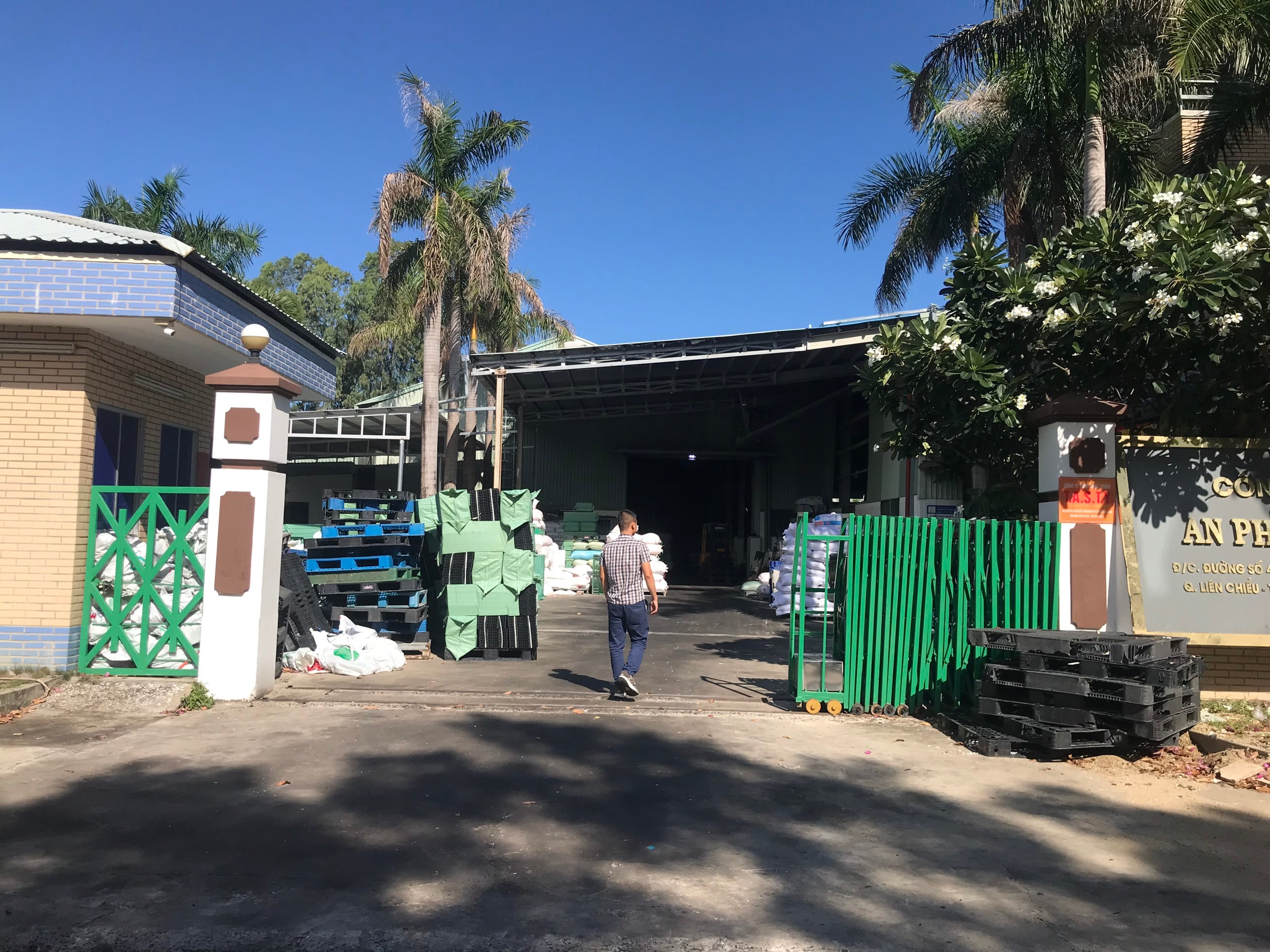 Outside of the company (3)